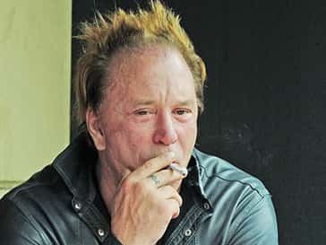 Микки Рурк носит футболку с изображением Путина