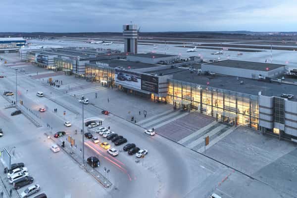 Транспортные полицейские аэропорта «Кольцово» привлекли к ответственности уральца, который курил в туалете самолета