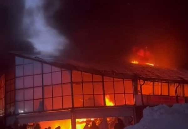 В центре Челябинска горит рынок