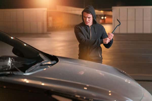 Ущерб в 249 тысяч! На Урале мужчина осужден за умышленное повреждение автомобиля