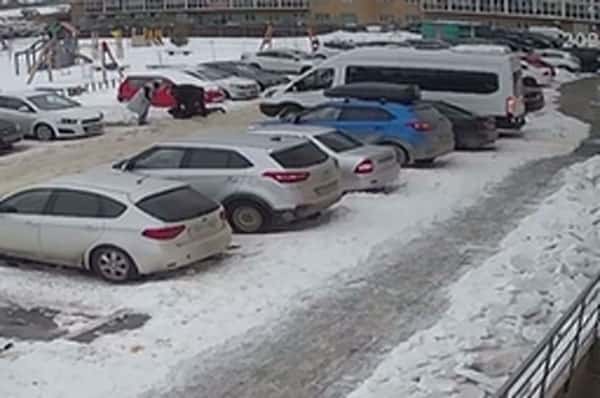 В Екатеринбурге СКР задержал журналиста Дмитрия Фоминцева