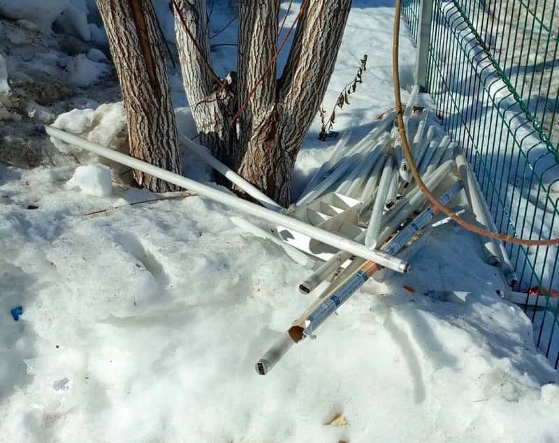 В Каменске-Уральском неизвестные выбросили ртутные лампы 