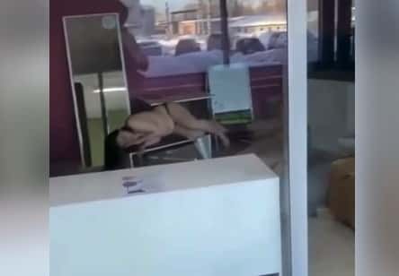 В Кирове задержали девушку, разгромившую ПВЗ Wildberries и уснувшую голой 