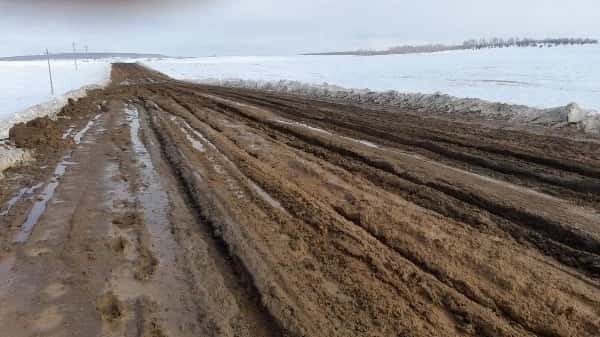 Проезд невозможен — жители Уйского жалуются на отвратительное состояние дороги 