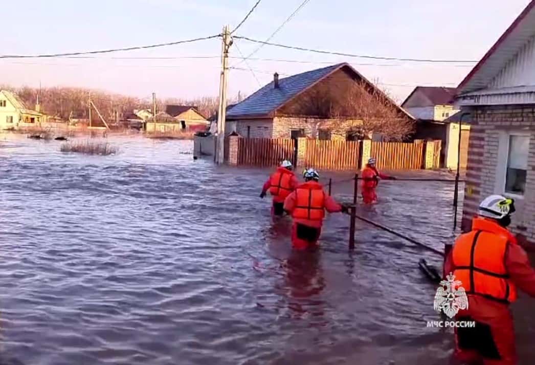 Халатность и нарушение правил — ситуацией с дамбой в Орске занялся Следственный комитет 