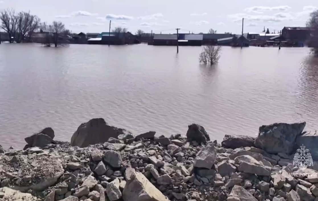 В Орске восстановили размытый участок дамбы  