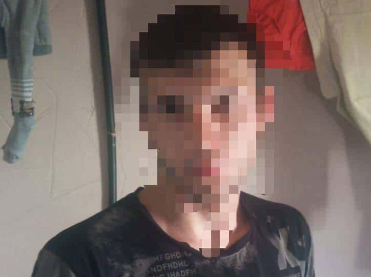 В Троицке любопытные хулиганы избили прохожего 