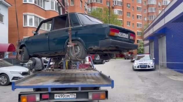 В Тюмени поймали подростка, незаконно ехавшего за рулём на последний звонок 