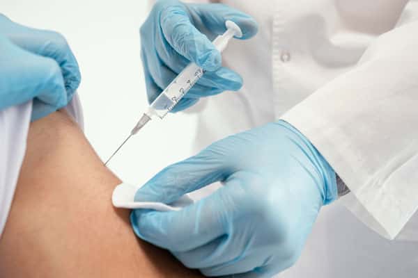 Отец страдающего СМА ребёнка из Екатеринбурга снова вышел на пикет в Москве