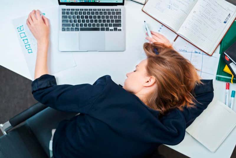 Россиянам объяснили, что надо делать, если в постели стало тревожно 