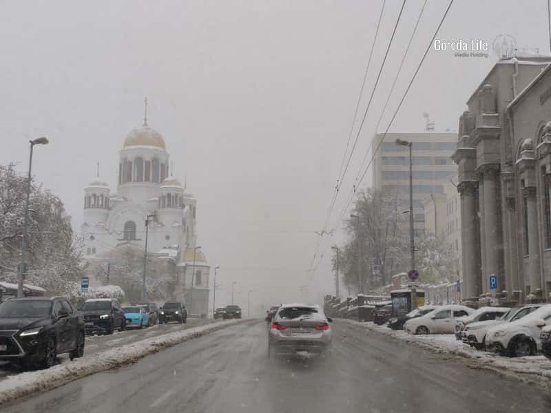 Спасатели призвали свердловчан к осторожности во время снегопада