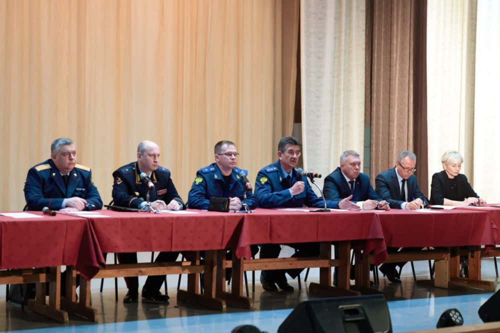 В Коркино после протестов из-за убийства таксистки подожгли дом и автомобиль. Что будет дальше?