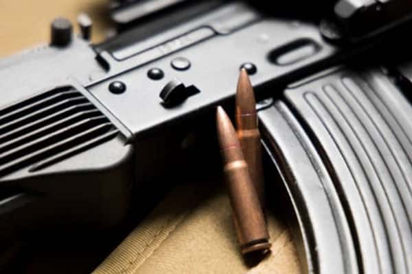 В Красноуральске мужчина выстрелил дробью в двоих подростков 