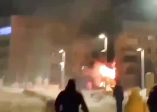 В Свердловской области сгорела искусственная городская ёлка 