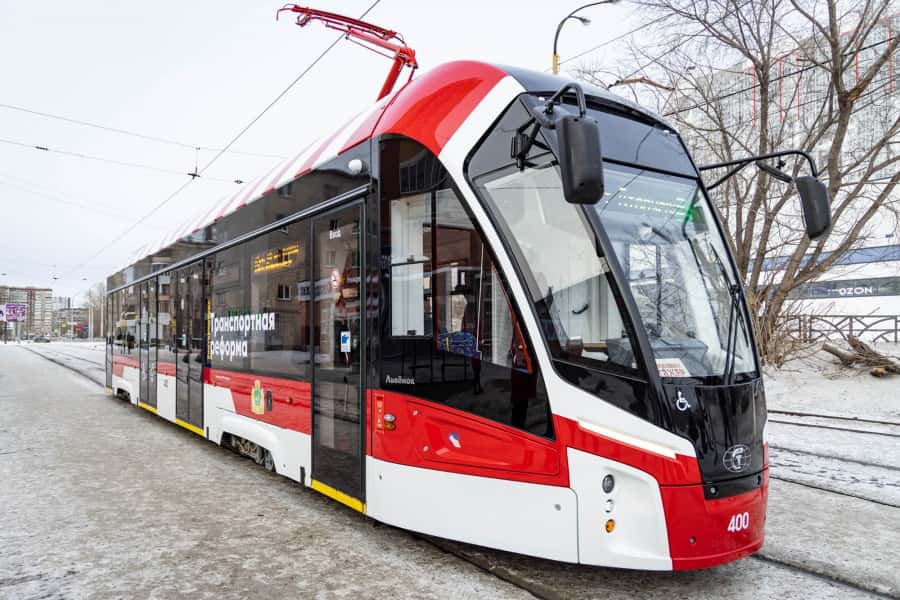 «Львёнок» остановился — в Екатеринбурге пассажиры трамвая столкнулись с проблемой 