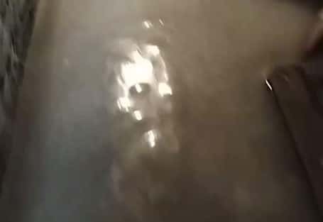 Пожилая челябинка вынуждена жить в доме с полом, покрытым льдом 