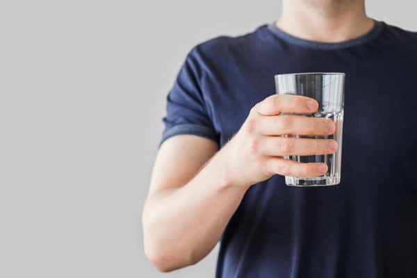 Жители Каменска-Уральского вынуждены покупать воду для инвалида 