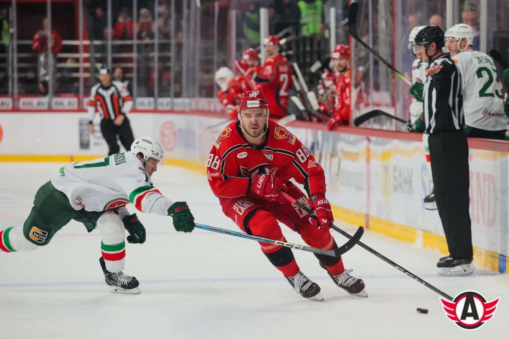 На сайте объявлений продают бесплатные билеты на первый матч на «УГМК-Арене» 