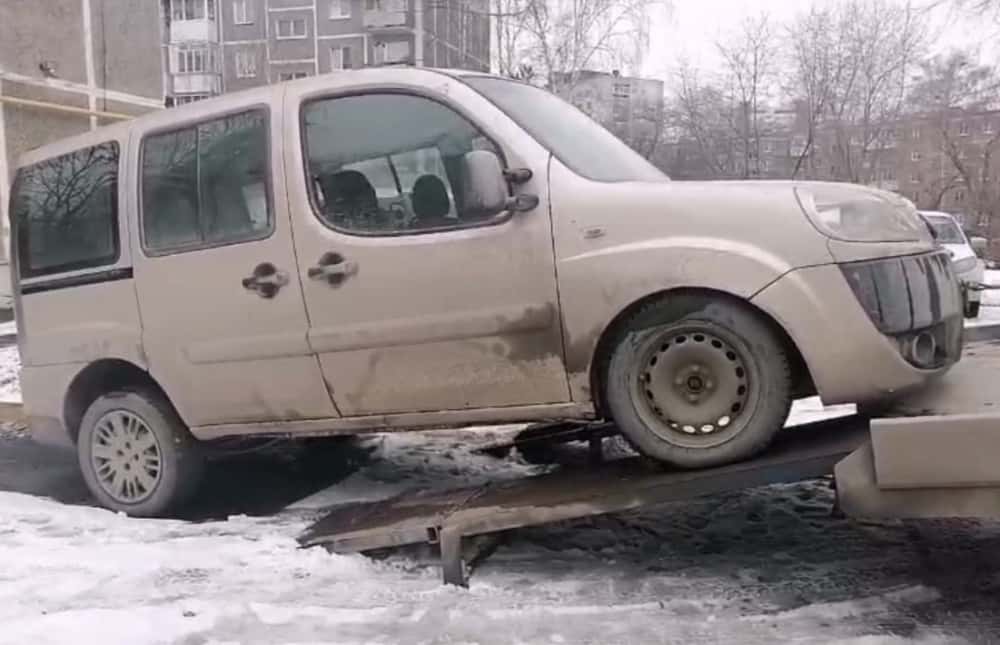 Житель Екатеринбурга потерял машину из-за долгов по ЖКХ и налогам 