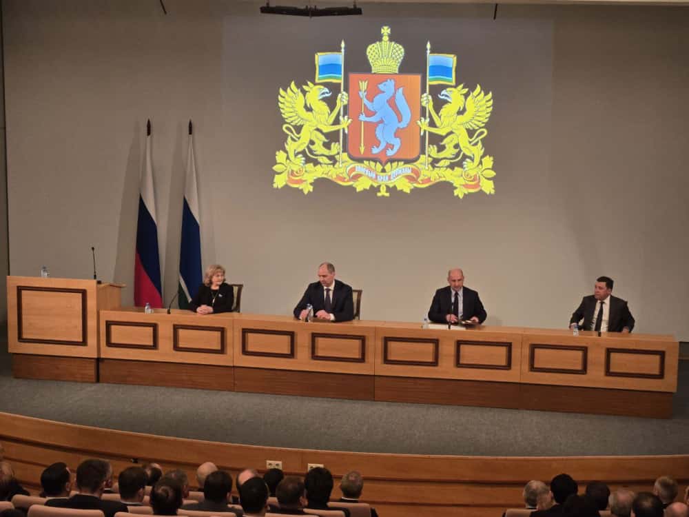 Полпред Артём Жога представил Дениса Паслера свердловскому правительству 