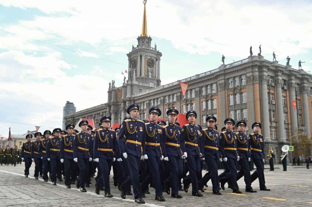 В Екатеринбурге к 80-летию Победы прошёл военный парад 