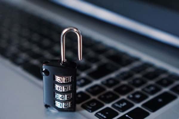 Пятеро сотрудников свердловского завода осуждены за кражи металла