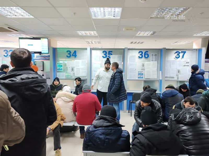 МВД, СКР и ФСБ раскрыли группировку, незаконно помогающую мигрантам на Урале 