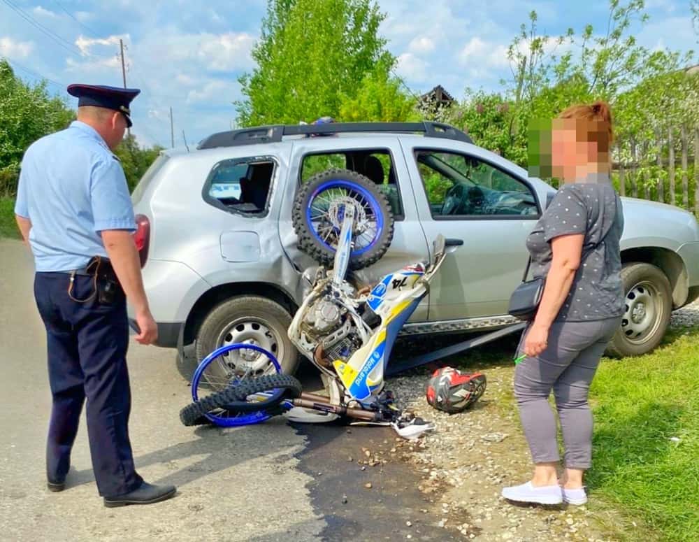 В Качканаре автоледи сбила мотоцикл с мальчиком и девочкой 