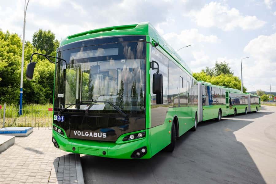 В Екатеринбург приехали первые автобусы-гармошки 