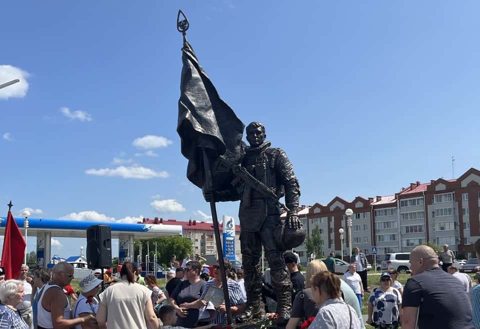 В Тюменской области открыли третий памятник участникам СВО 