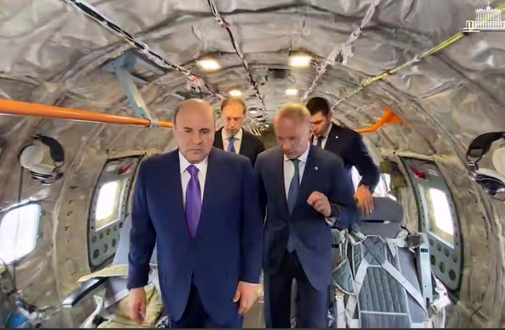 Мишустину представили в Екатеринбурге прототип самолёта Ил-114-300 