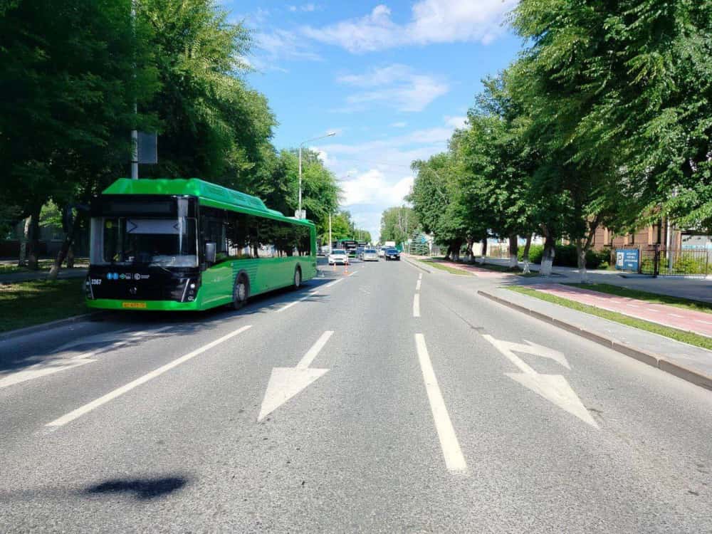 В Тюмени при ДТП пострадали три пассажира автобуса 