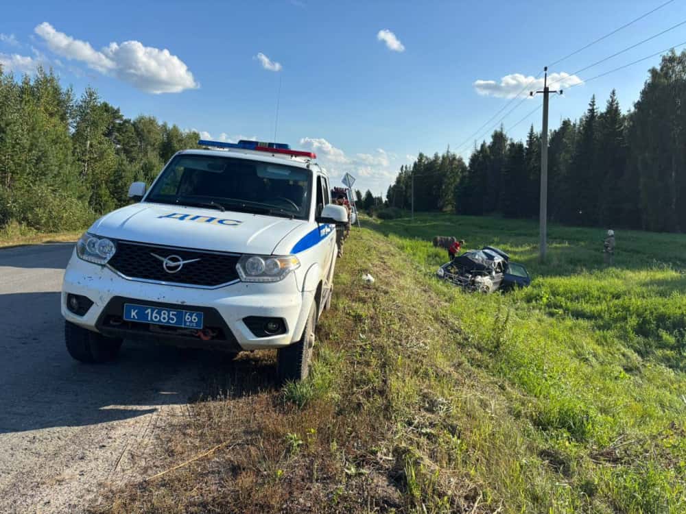 Водитель из Тюмени разбился на трассе в Свердловской области 