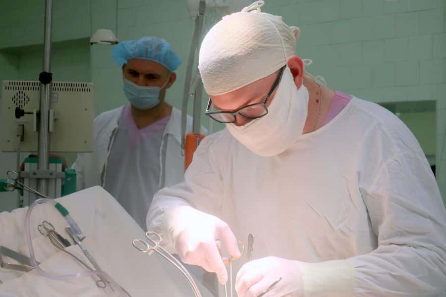 Свердловский врач Хрушёв успешно прооперировал пациента с ишемическим инсультом 