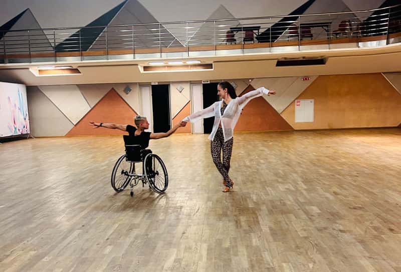 Екатеринбуржец Никита Устьянцев с опухолью спинного мозга готовится к Чемпионату России по спортивным танцам на колясках