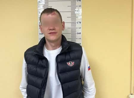 Пьяный житель Тавды провожал в аэропорту друга и оказался в наручниках 