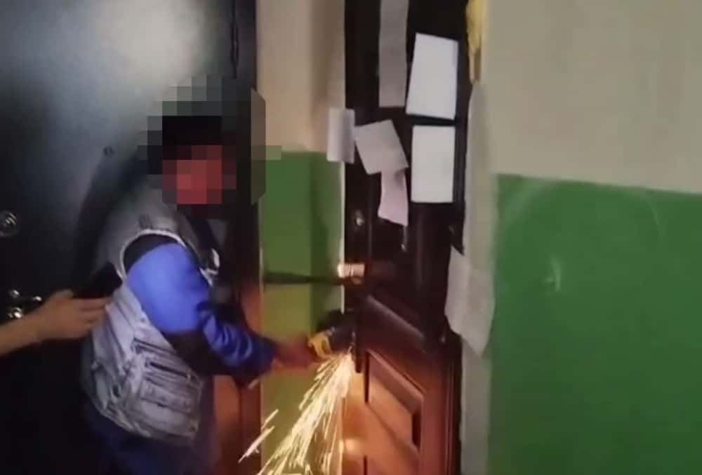 Жители дома в Екатеринбурге остались без горячей воды из-за брошенной квартиры 