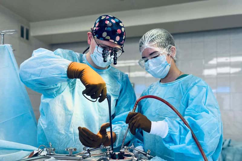 Свердловские врачи с помощью современных методик лечения спасли 26-летнего мужчину 