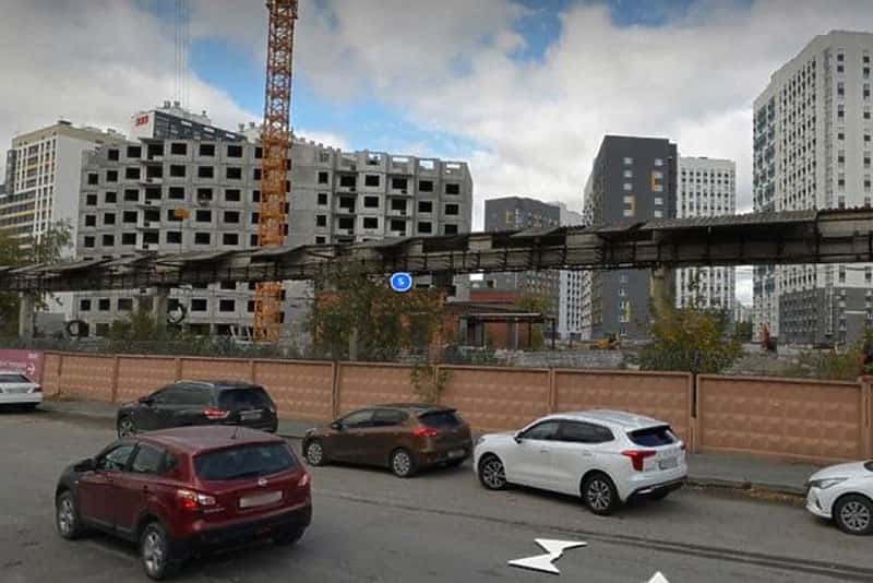 В Екатеринбурге снесли старую эстакаду на ЖБИ — на её месте появится современный двор