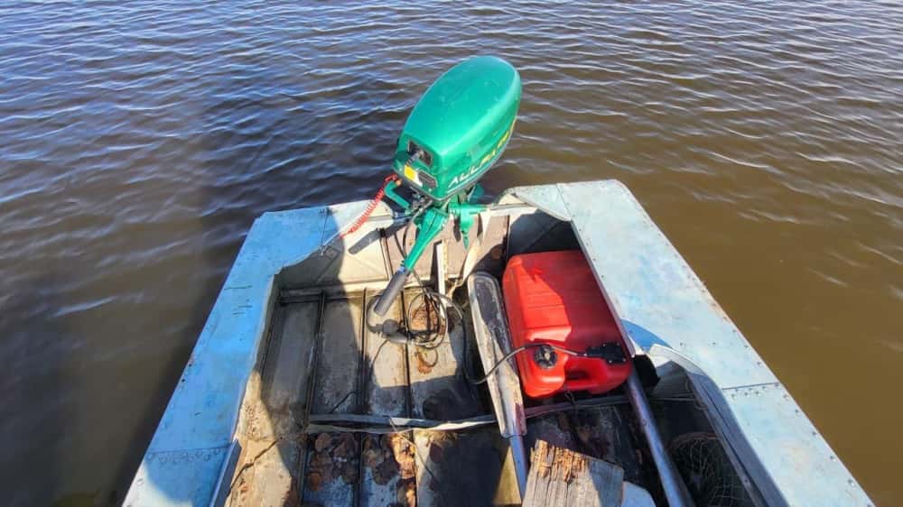 Зацепился за винт — на Урале сборщик клюквы погиб в озере 