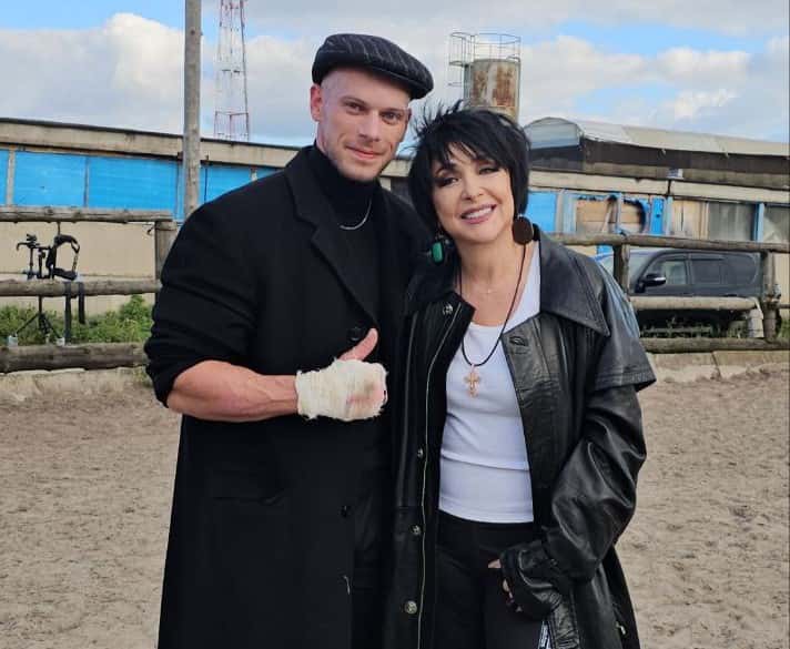 Известного бодибилдера из Каменска-Уральского увидели в новом клипе Лолиты