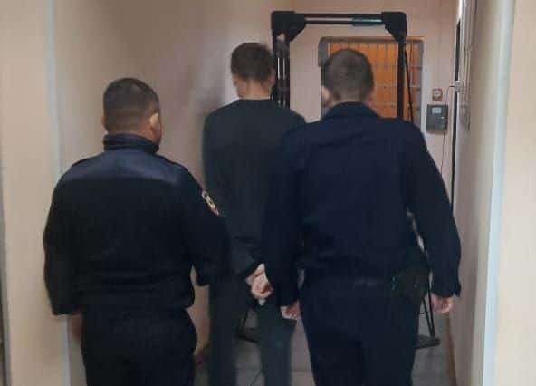 Сиганул в окно босиком — в полиции Алапаевска рассказали, как задержали насильника школьницы 