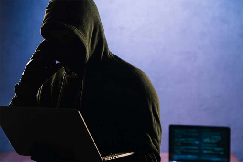 Телефонные мошенники убедили свердловчанку продать квартиру и отдать деньги