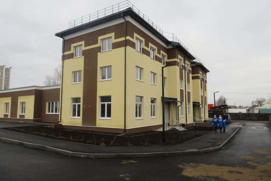 Бывшие жильцы старых бараков обрели квартиры в новостройке на Урале 