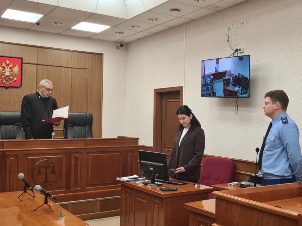 Свердловчанка прикурила от Вечного огня — суд назначил штраф 80 тыс. рублей