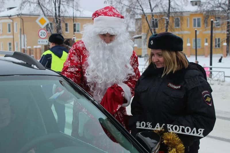 Всероссийская акция «Полицейский Дед Мороз» проходит в Свердловской области