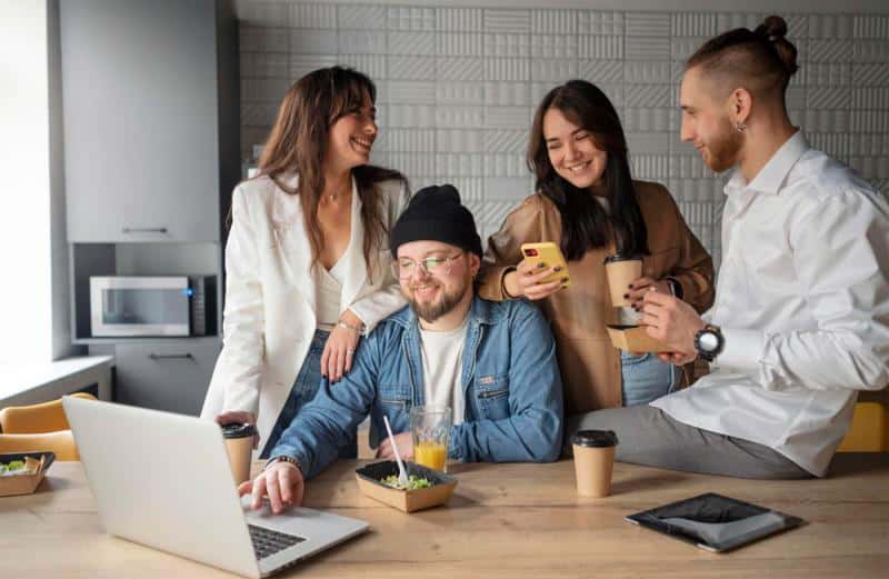 Зарплаты в Свердловской области выросли: кто получает больше 100 тысяч рублей