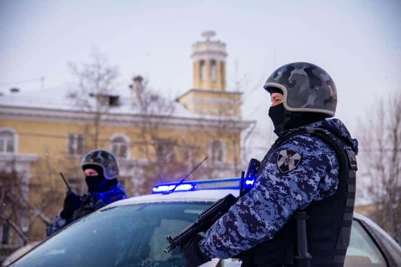 В Богдановиче мужчина с ножом ограбил кафе и похитил пиво с сигаретами