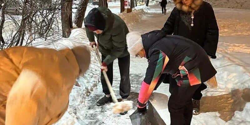 В Екатеринбурге волонтер отравился, убирая ядовитый снег