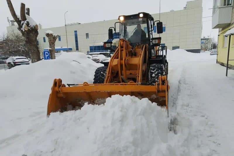 Свердловчанам рассказали о наказании УК за снег во дворах